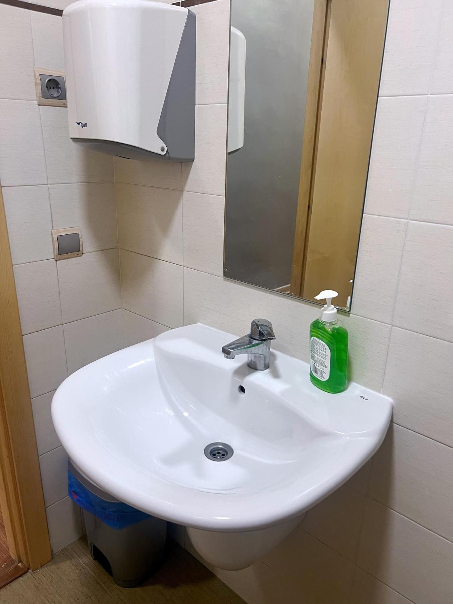Hostel Acacias Madrid Esterno foto